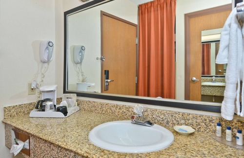 Marion Hotel | Comfortable Stay at Best Western Marion Hotel with Pool & Spa