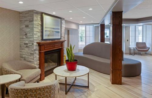 Halton Regional Municipality Hotel | Pet-Friendly Getaway at Best Western Milton with Breakfast