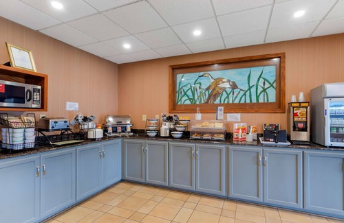 Troutville Hotel | Welcoming Best Western North Roanoke with Pool & Breakfast