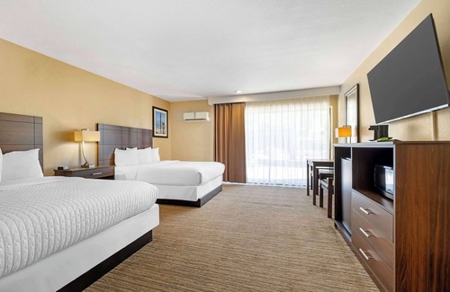 South Oceanside Hotel | Relax at Best Western Oceanside Inn with Pool & Spa