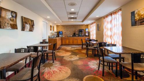 Clewiston Hotel | Relaxing Stay at Best Western of Clewiston with Pool Access