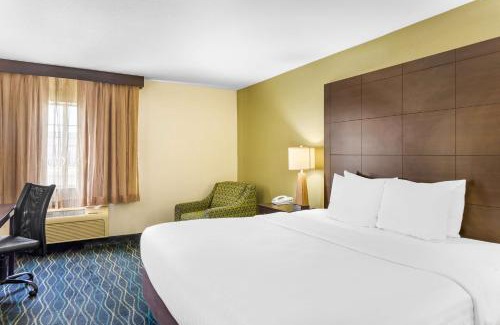 Oglesby Hotel | Pet-Friendly Comfort at Best Western Oglesby Inn
