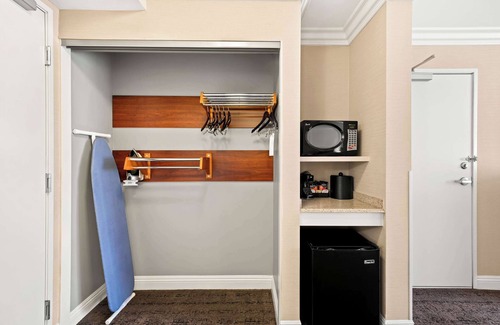 Ontario Hotel | Discover Best Western Ontario Mills Mall: Family-Friendly Stay
