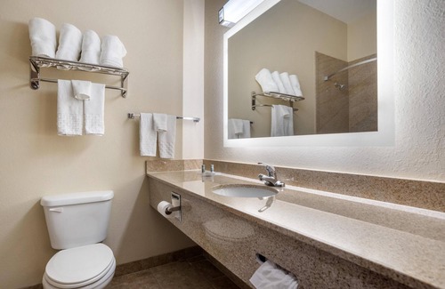 Opp Hotel | Discover Best Western Opp Inn: Child-Friendly & Pool Access