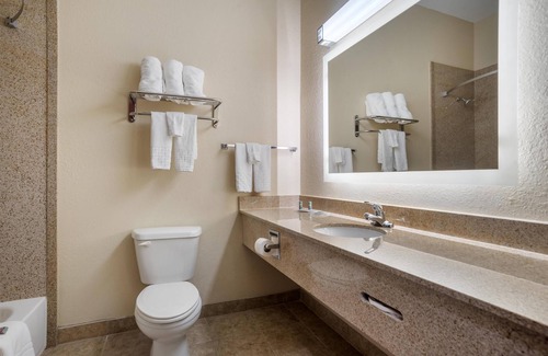 Opp Hotel | Discover Best Western Opp Inn: Child-Friendly & Pool Access