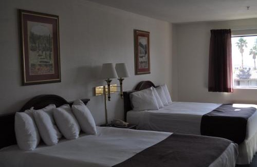 Pahrump Hotel | Pet Friendly Getaway at Best Western Pahrump Oasis