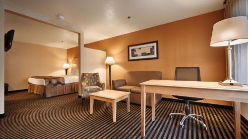 Modesto Hotel | Comfortable Stay at Best Western Palm Court Inn with Pool