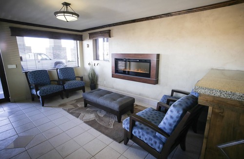 Beaver Hotel | Outstanding Best Western Paradise Inn with Pool & Spa