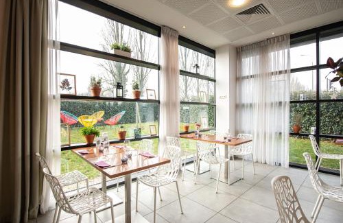 Velizy-Villacoublay Hotel | Pet-Friendly Best Western Plus Paris Velizy with Breakfast & Pool