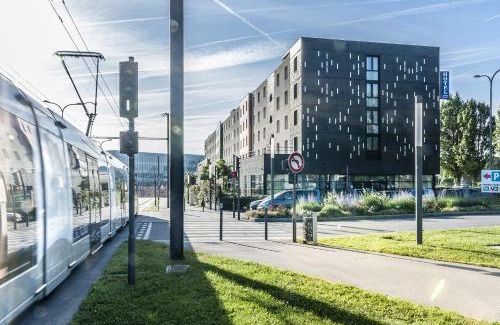 Velizy-Villacoublay Hotel | Pet-Friendly Best Western Plus Paris Velizy with Breakfast & Pool