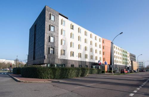 Velizy-Villacoublay Hotel | Pet-Friendly Best Western Plus Paris Velizy with Breakfast & Pool