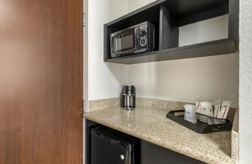 North Little Rock Hotel | Cozy Stay at Best Western Plus JFK Inn & Suites