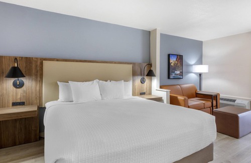 Kingman Hotel | Guest Rated 9.4: Best Western Plus A Wayfarer's Inn