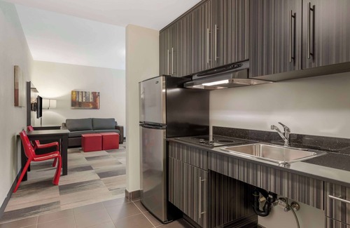 North Industrial Hotel | Relax at Best Western Plus Airport Inn & Suites with Spa