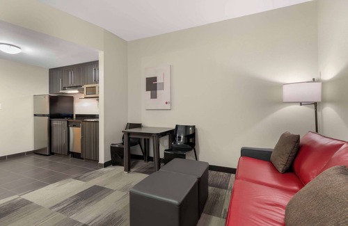 North Industrial Hotel | Relax at Best Western Plus Airport Inn & Suites with Spa