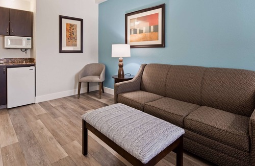 Venice Hotel | Top-Rated Best Western Plus Ambassador Suites in Venice