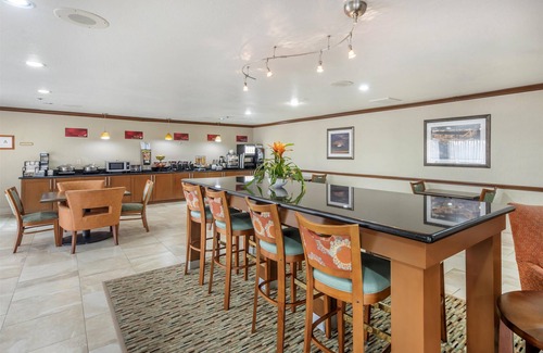 Schertz Hotel | Top Rated Best Western Plus Atrium Inn with Pool & Spa