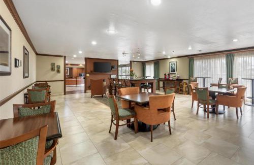 Schertz Hotel | Guest Favorite: Best Western Plus Atrium Inn with Pool