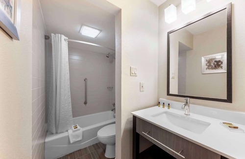 North Loop Hotel | Discover Best Western Plus Austin Central with Pool & Spa