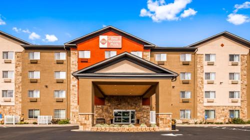 Blaine Hotel | Pet-Friendly Stay at Best Western Plus Blaine & Features Galore