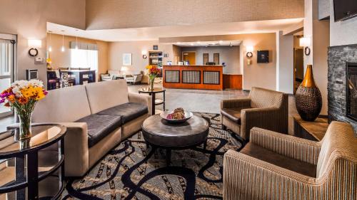 Blaine Hotel | Pet-Friendly Stay at Best Western Plus Blaine & Features Galore