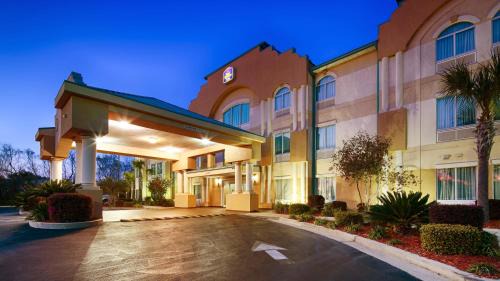 Pine Forest Hotel | Oceanfront Comfort at Best Western Plus Blue Angel Inn