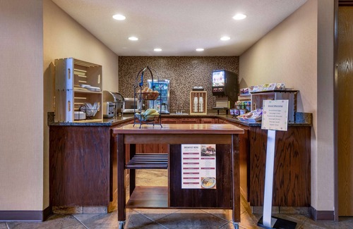 Monticello Hotel | Top-Rated Best Western Plus Chelsea Hotel with Pool & Spa