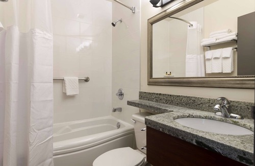 Halifax Hotel | Discover Best Western Plus Chocolate Lake Hotel & Amenities