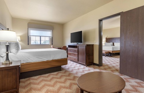 Stillwater Hotel | Discover Best Western Plus Cimarron Hotel & Suites Today!