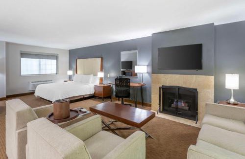 North Salt Lake Hotel | Pet-Friendly Getaway at Best Western PLUS Cotton Tree Inn