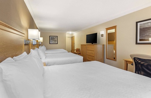 Cobourg Hotel | Guest Rated: Best Western Plus Cobourg Inn & Convention Centre