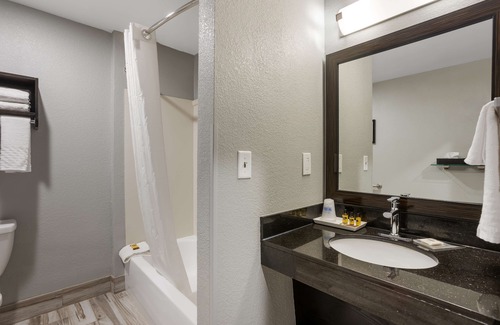 Columbia Hotel | Discover Best Western Plus Columbia Inn with Pool & Spa
