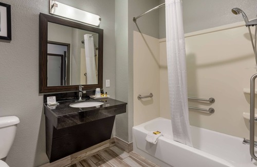 Columbia Hotel | Discover Best Western Plus Columbia Inn with Pool & Spa