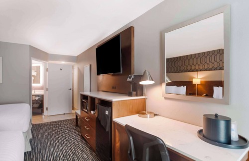 Commerce Hotel | Comfortable Stay at Best Western Plus Commerce Hotel