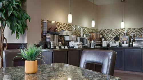 Cushing Hotel | Discover Comfort at Best Western Plus Cushing Inn & Suites