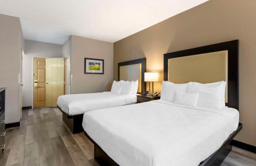 Clive Hotel | Inviting Best Western Plus Des Moines West Inn & Suites