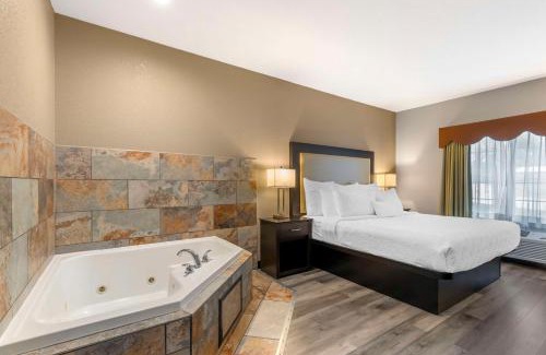 Clive Hotel | Inviting Best Western Plus Des Moines West Inn & Suites