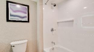 Olive Branch Hotel | Family-Friendly Stay at Best Western Plus Desoto with Hot Tub