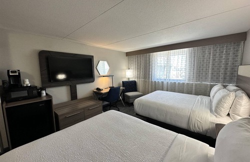 New Tacoma Hotel | Comfort Inn & Suites: Family-Friendly Downtown Tacoma Stay
