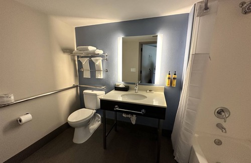 New Tacoma Hotel | Comfort Inn & Suites: Family-Friendly Downtown Tacoma Stay