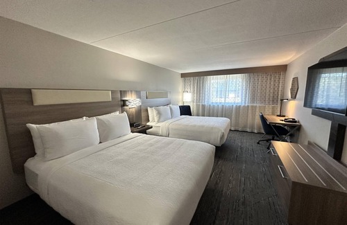 New Tacoma Hotel | Comfort Inn & Suites: Family-Friendly Downtown Tacoma Stay