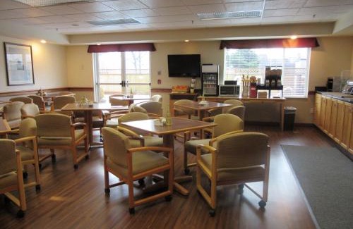 The Bowl of Edmonds Hotel | Pet-Friendly Getaway at Best Western Plus Edmonds Harbor Inn