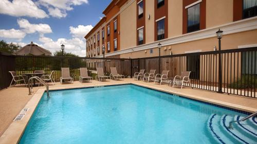 Southside Hotel | Discover Best Western Plus Elmendorf: Family-Friendly Retreat