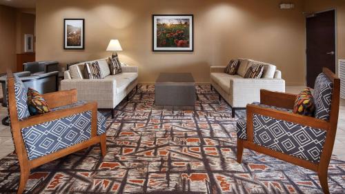 Southside Hotel | Discover Best Western Plus Elmendorf: Family-Friendly Retreat