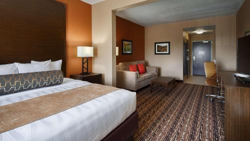 Southside Hotel | Discover Best Western Plus Elmendorf: Family-Friendly Retreat