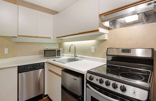 Sidney Hotel | Elevated Comfort at Best Western Plus Emerald Isle Hotel