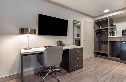 South Fair Oaks Hotel | Eco-Friendly Suites with Spa and Breakfast at Best Western Plus
