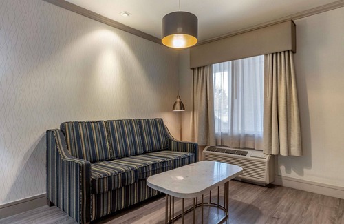 South Fair Oaks Hotel | Eco-Friendly Suites with Spa and Breakfast at Best Western Plus