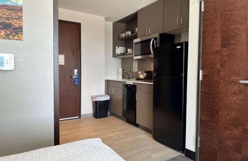Deer Valley Hotel | Inviting Best Western Plus Executive Residency in Phoenix North