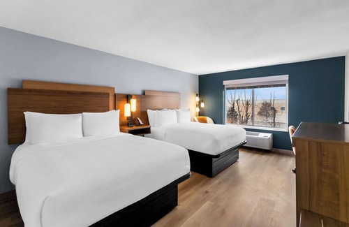Fenton Hotel | Inviting Stay at SureStay Plus by Best Western Fenton